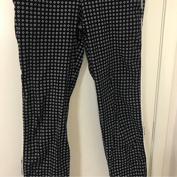 3/$15 Old navy the diva 90s festival mini floral print with tuxedo stripe pant - Picture 8 of 11